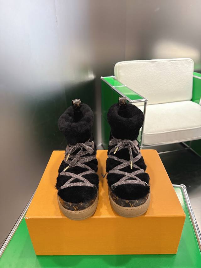 Louis Vuitton Fall/Winter Newest Snow Boots Super popular with celebrities and i