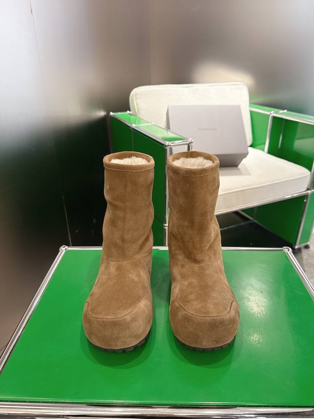 K018 Balenciaga 2025 Fall/Winter New Mid-Calf Pure Wool Snow Boots Absolutely st