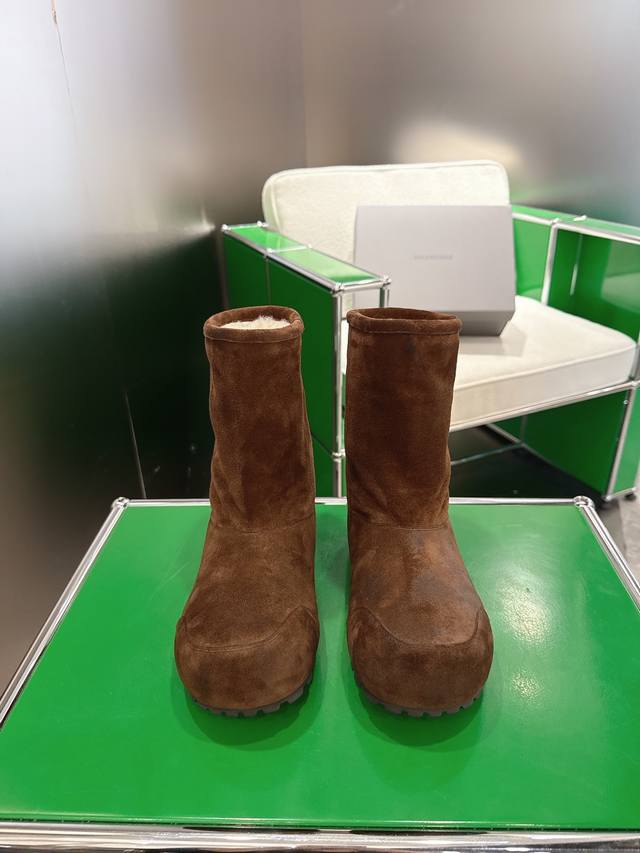 K018 Balenciaga 2025 Fall/Winter New Mid-Calf Pure Wool Snow Boots Absolutely st