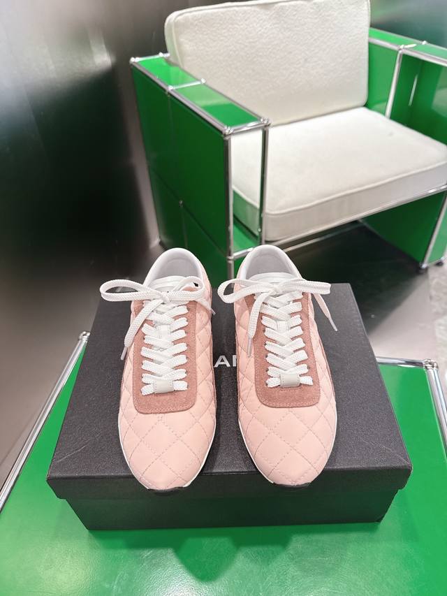 010 Chanel Quilted German Training Shoes Casual Shoes Top-tier version, latest h