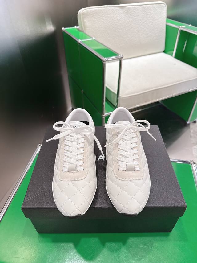 010 Chanel Quilted German Training Shoes Casual Shoes Top-tier version, latest h