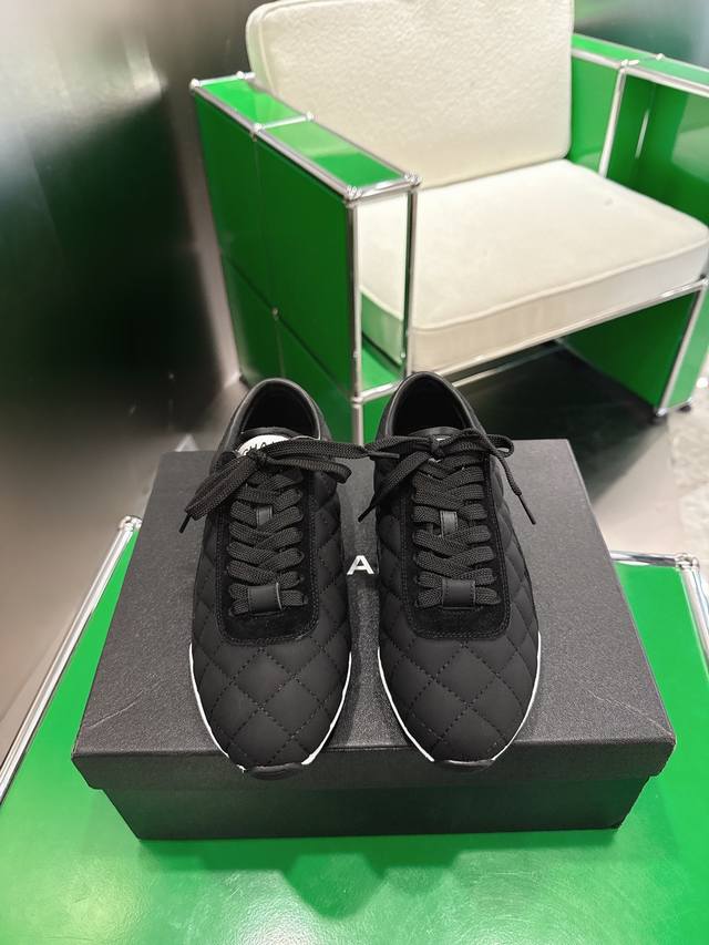 010 Chanel Quilted German Training Shoes Casual Shoes Top-tier version, latest h
