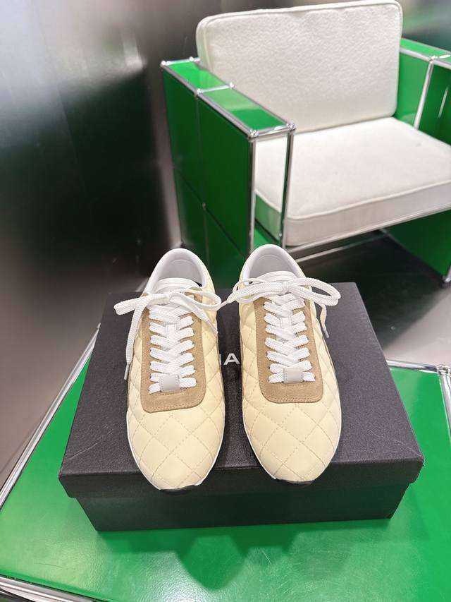 010 Chanel Quilted German Training Shoes Casual Shoes Top-tier version, latest h