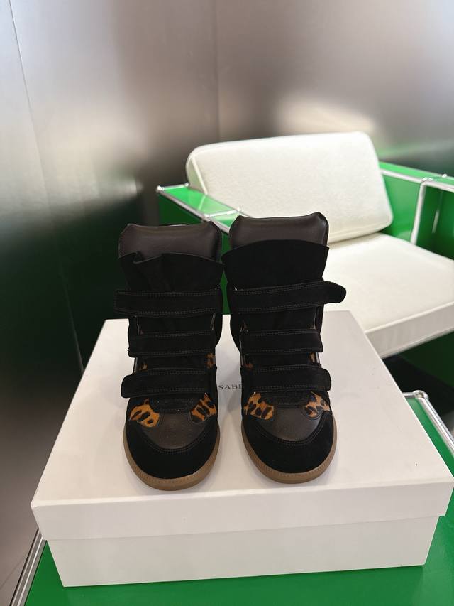 Isabel Marant Bobby Wedge Casual Shoes A perfect encounter between exquisite cra