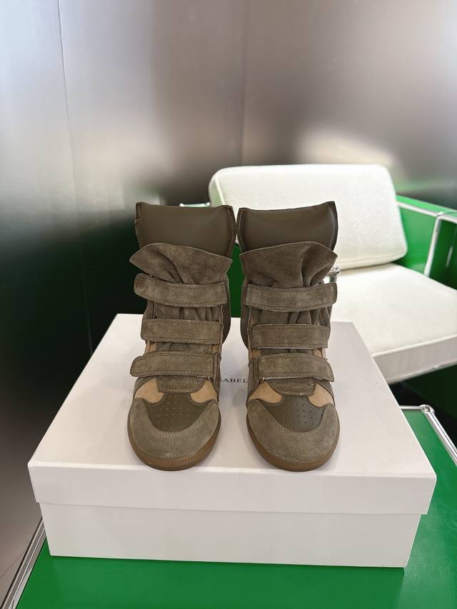 Isabel Marant Bobby Wedge Casual Shoes A perfect encounter between exquisite cra