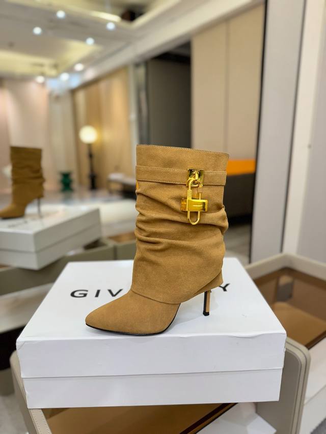 Price: Authentic Givenchy high-heeled ankle boots, top-quality custom version. T