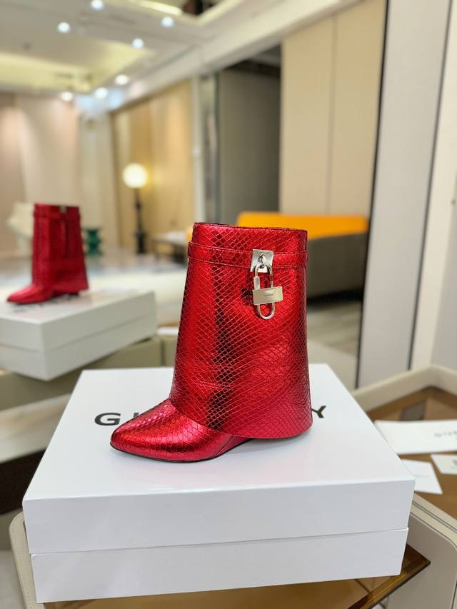 Price: Authentic Givenchy Shark Lock series padlock ankle boots, the highest qua