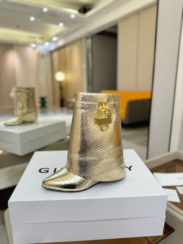 Price: Authentic Givenchy Shark Lock series padlock ankle boots, the highest qua