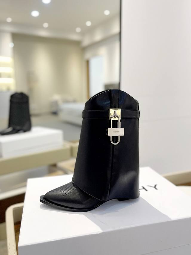 Price: Authentic Givenchy high-heeled embroidered ankle boots, the highest quali