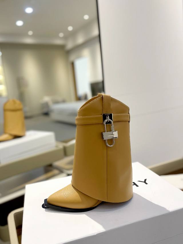 Price: Authentic Givenchy high-heeled embroidered ankle boots, the highest quali