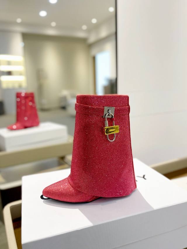 Price: Authentic Givenchy high-heeled ankle boots with small rhinestones, the hi