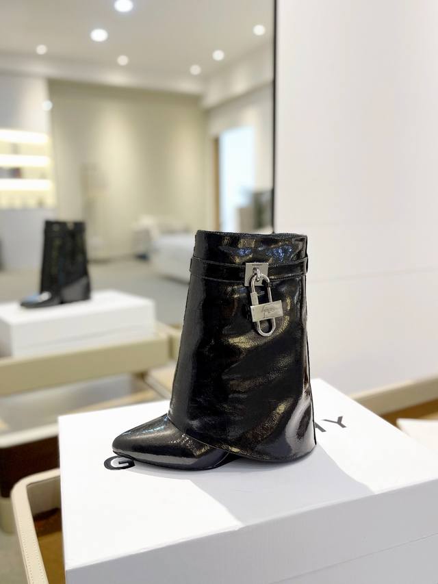 Price: DAuthentic Custom Version DGivenchy New High-Heeled Laminated Leather Wri