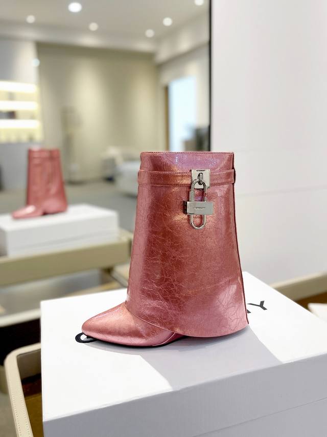 Price: Authentic Custom Version Givenchy New High-Heeled Laminated Leather Wrink