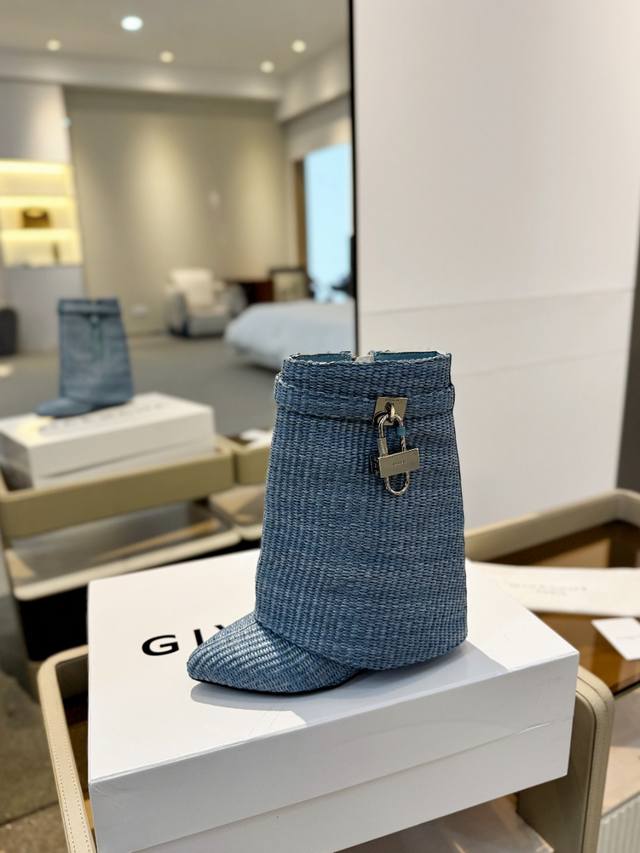 Price: Authentic Givenchy high-heeled ankle boots, top-quality custom version. G