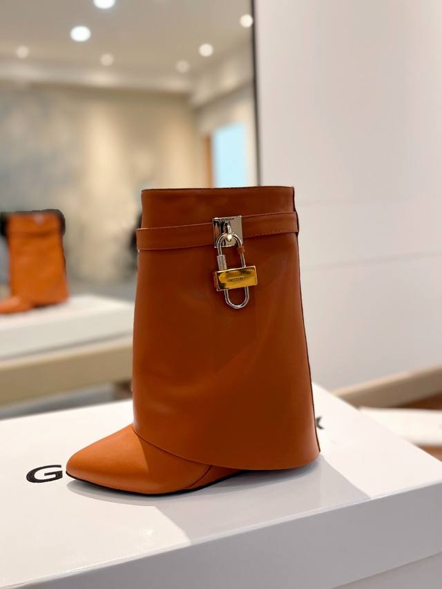 Price: Authentic Givenchy high-heeled ankle boots, top-quality custom version. G