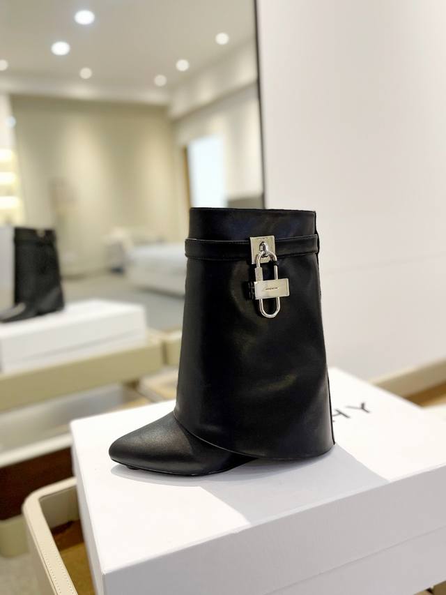 Price: Authentic Custom-Made Version Givenchy New High-Heeled Ankle Boots, Highe