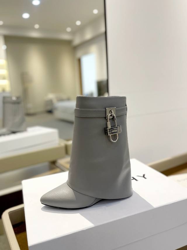 Price: Authentic Custom Version Givenchy New High-Heeled Ankle Boots, Highest Qu