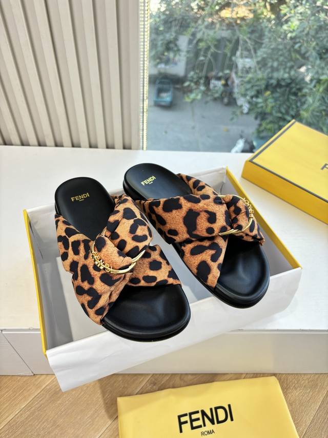 What you see is what you get G187 Top-tier version Fendi sandals and slippers,