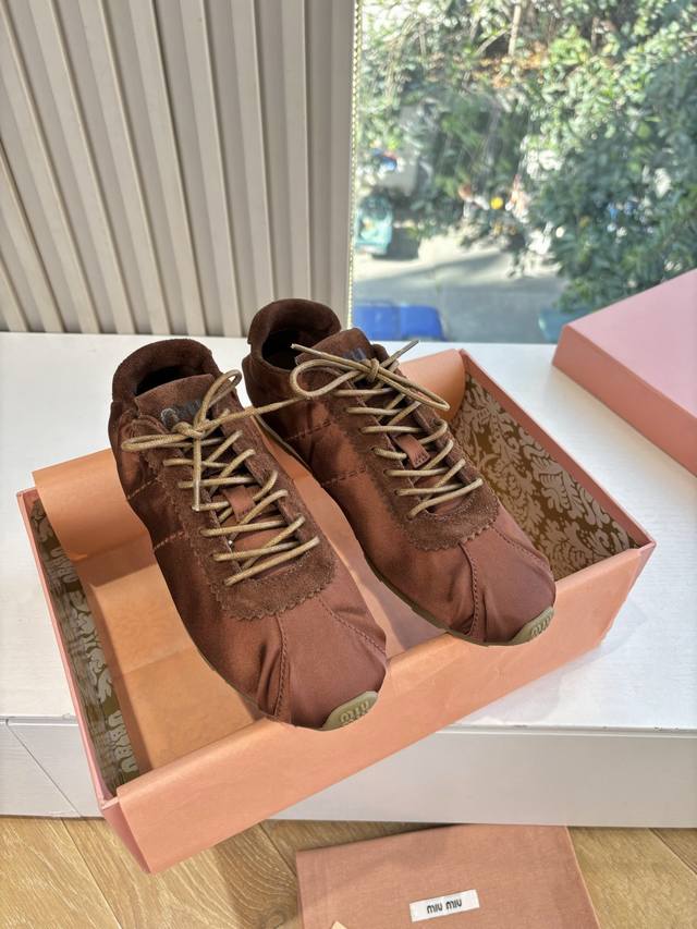 Miumiu Spring/Summer Latest Runway Style Thin-Soled Casual Shoes This is a super