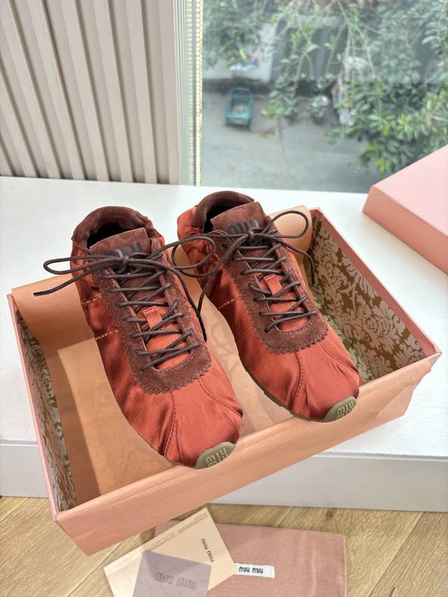 Miumiu Spring/Summer Latest Runway Style Thin-Soled Casual Shoes This is a super