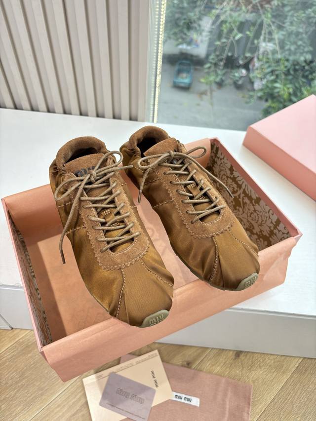 Miumiu Spring/Summer Latest Runway Style Thin-Soled Casual Shoes This is a super