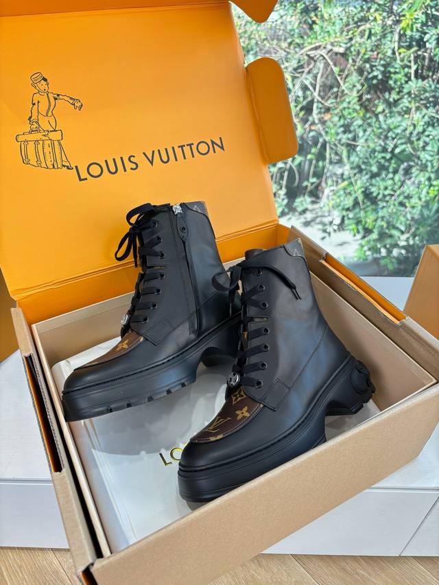 G049 Top Quality Louis Vuitton Pharrell Williams Collaboration Runway Style Plat