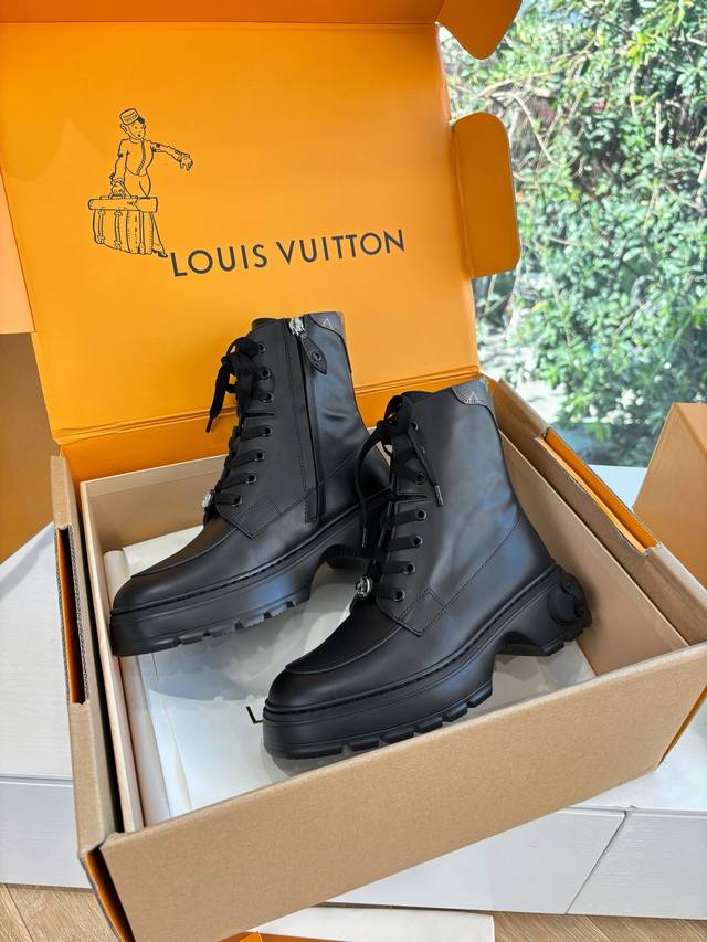 G049 Top Quality Louis Vuitton Pharrell Williams Collaboration Runway Style Plat