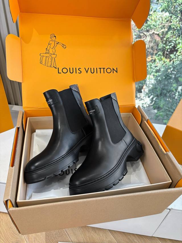 G049 Top Quality Louis Vuitton Pharrell Williams Collaboration Runway Style Plat