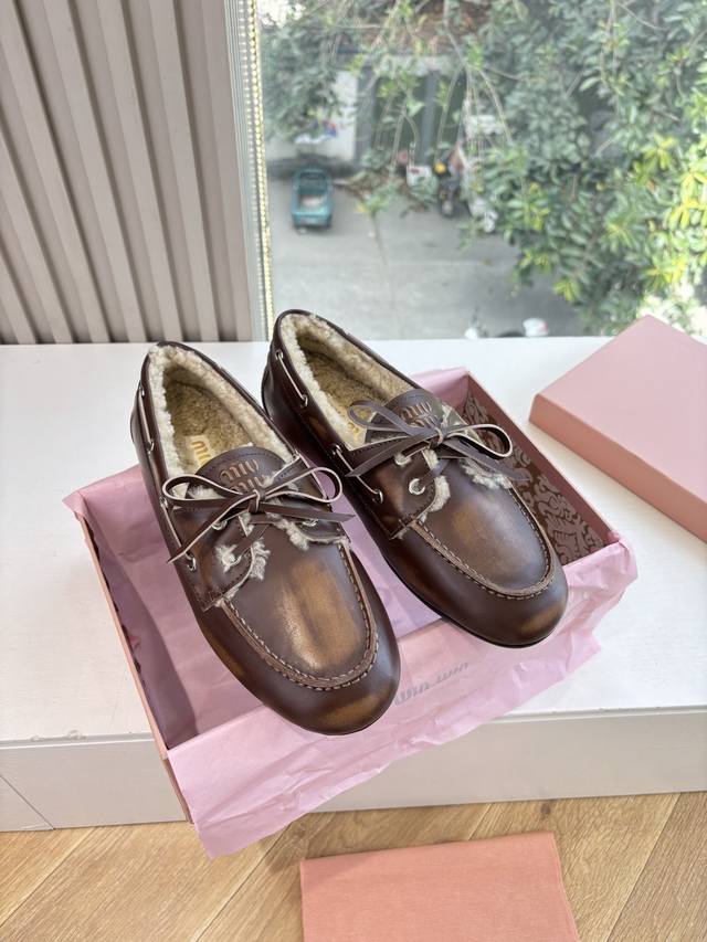 In stock G178 exclusive first release of Miu Miu fur loafers, 2025 new cotton s