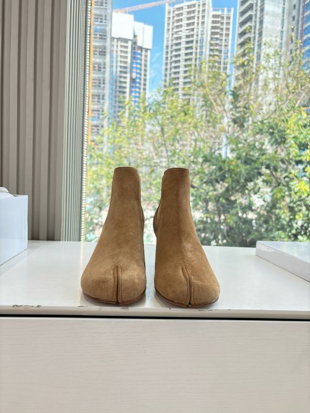 G012 What you see is what you get, top-quality Maison Margiel* split-toe classic