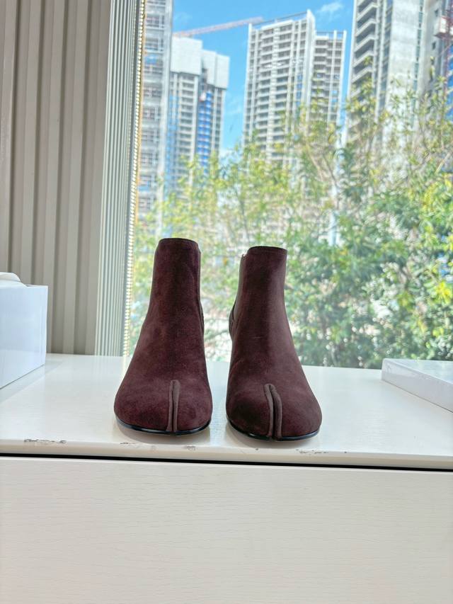 G012 What you see is what you get, top-quality Maison Margiel* split-toe classic