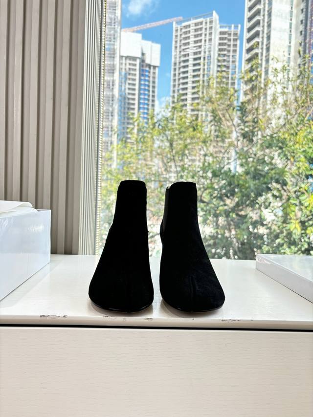 G012 What you see is what you get, top-quality Maison Margiel* split-toe classic