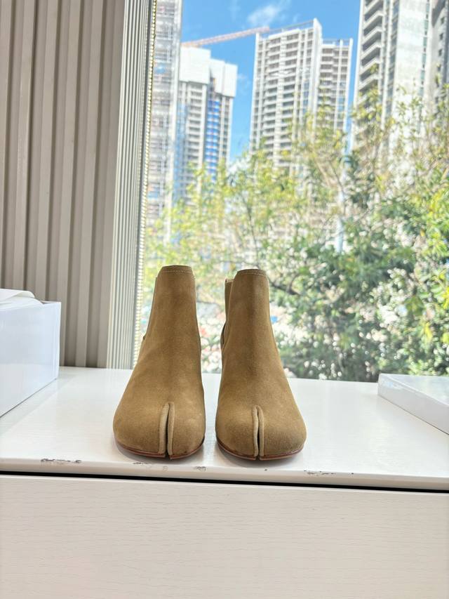 G012 What you see is what you get, top-quality Maison Margiel* split-toe classic