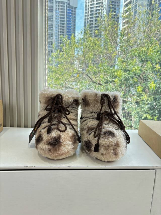 G178 What you see is what you get: Moon Boot, the latest autumn/winter snow boot