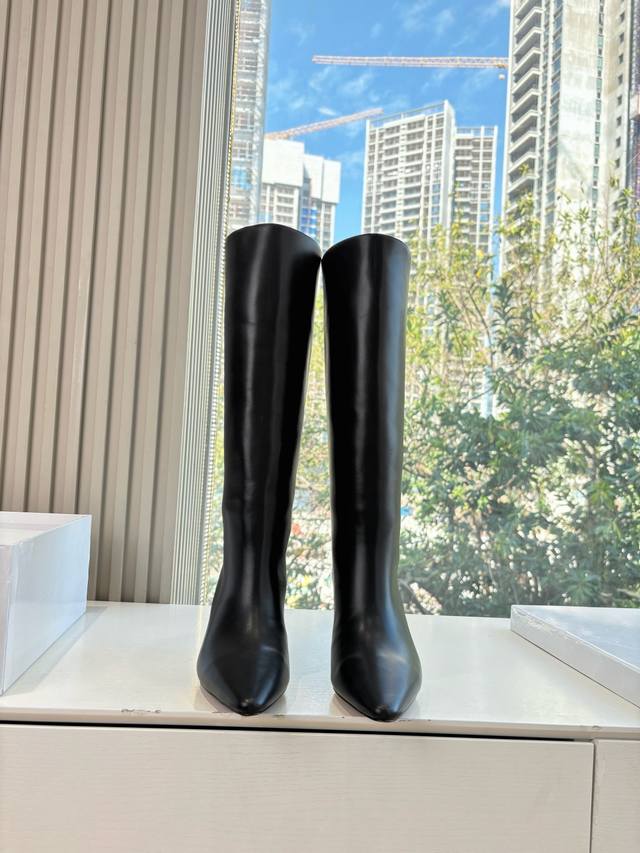 G077 What you see is what you get, top-quality Maison Margiel* pointed-toe ridin