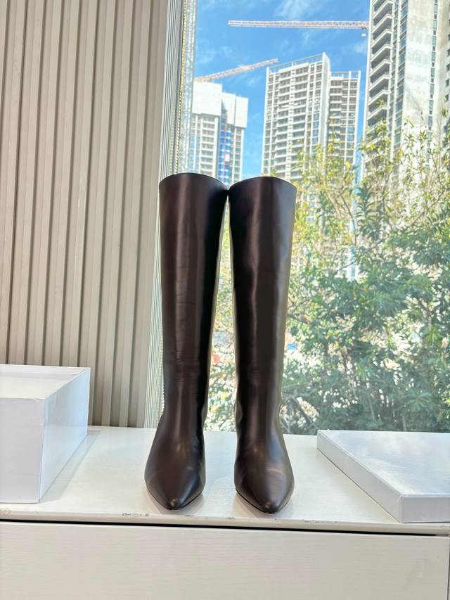 G077 What you see is what you get, top-quality Maison Margiel* pointed-toe ridin