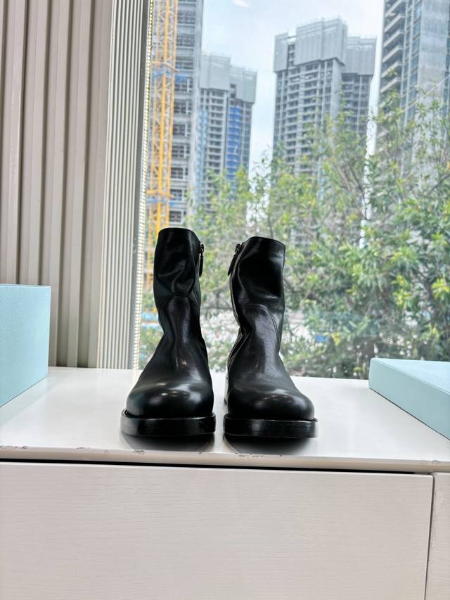 Retailer Level G067 What you see is what you get Prada 2025 Fall/Winter Hot Sell