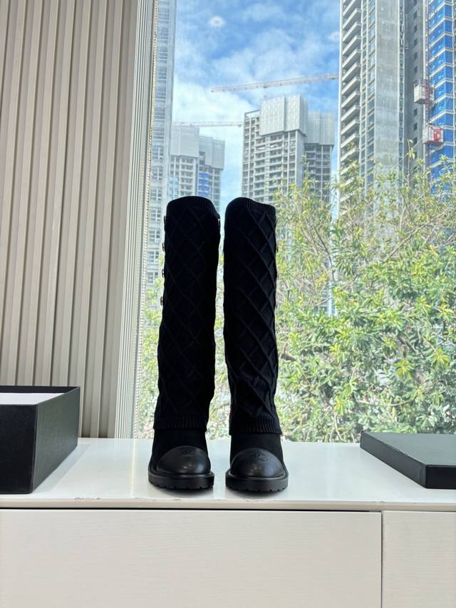 G318 What you see is what you get Chanel*