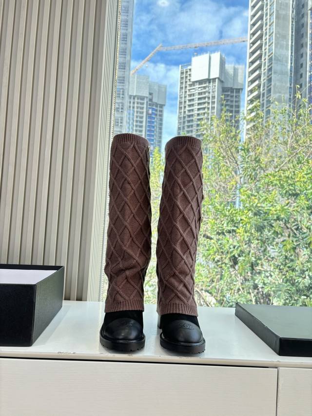 G318 What you see is what you get Chanel*