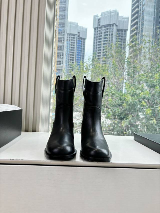 G302 Chanel * Small Chanel Autumn/Winter Chelsea Short Boots, New Style, Riding