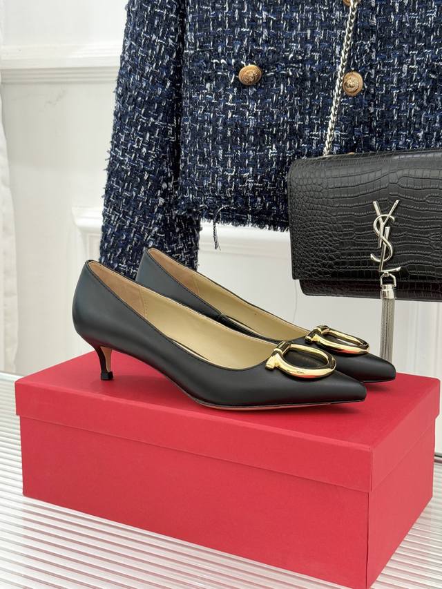 Factory Price Ferragamo 25Wf New Arrival Large Metal Buckle Pointed Toe High Hee