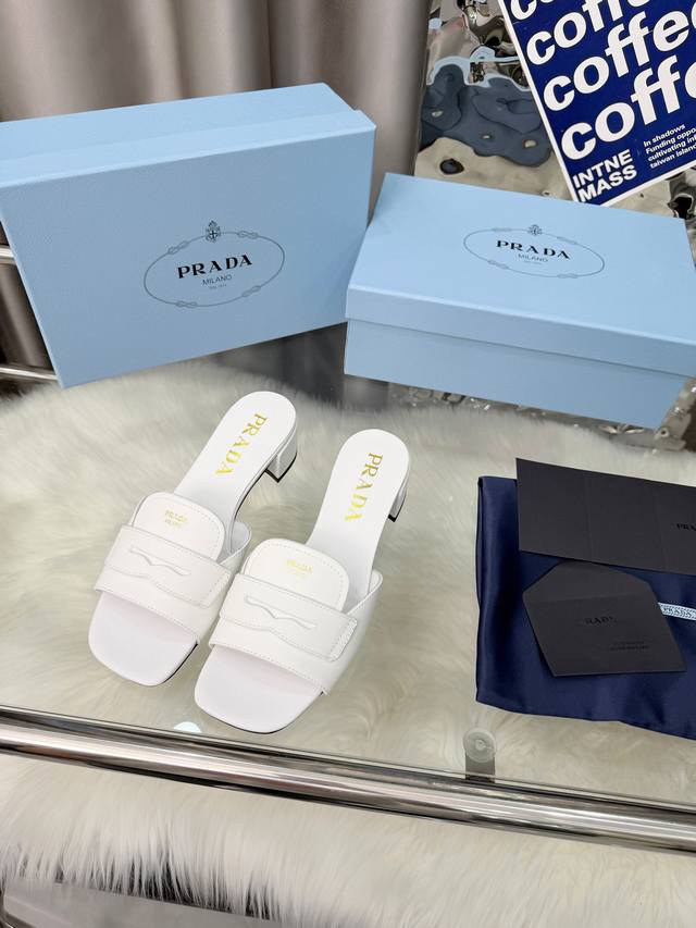 Prada 2026Ss New Leather Band Slippers are here! Recommended by major bloggers