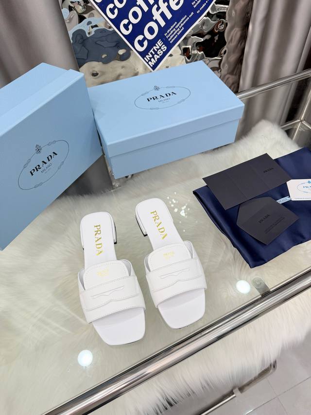 Prada 2026Ss New Leather Band Slippers are here! Recommended by major bloggers