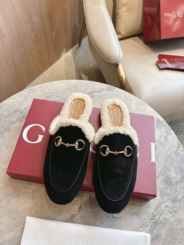 1803-3 Black Gucci's iconic Princetown slippers are renowned for their elegant s