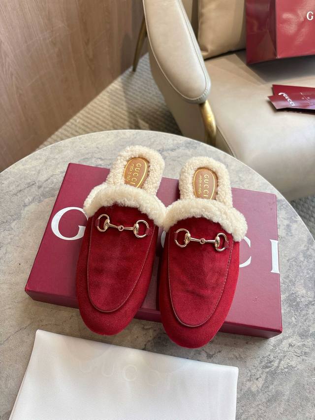 1803-3 Burgundy Gucci Princetown Slippers are renowned for their elegant silhoue