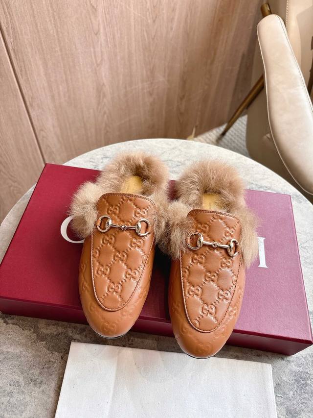 1803-2* Brown ?35-42 As an outstanding representative of Gucci's design heritage