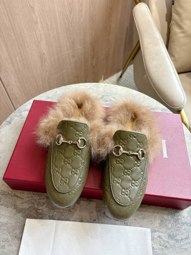 1803-2* Green ?35-42 As an outstanding representative of Gucci's design heritage