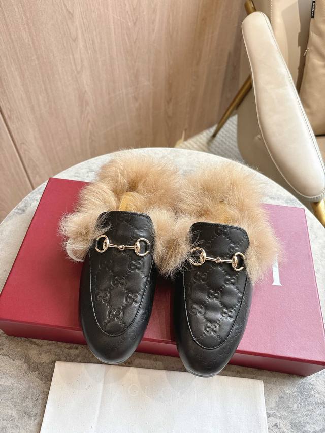 1803-2* Black ?35-42 As an outstanding representative of Gucci's design heritage