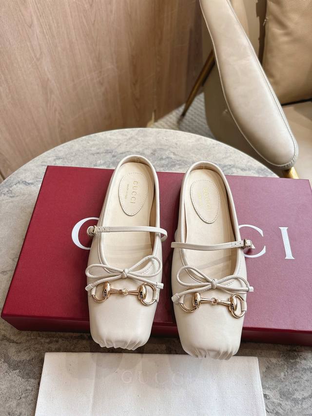 9099-1C White ?35-42 2025 Fall/Winter Collection. This horsebit flat ballet mule