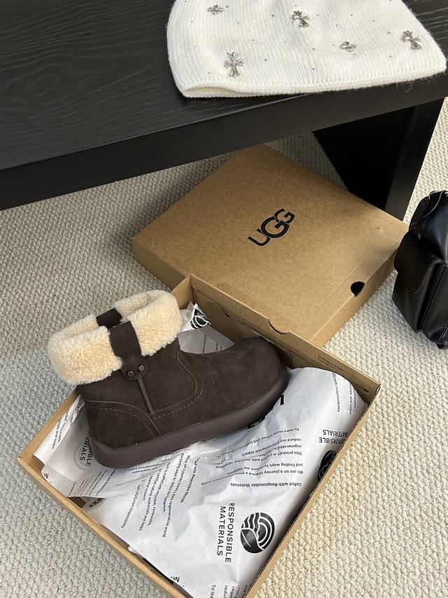 These Ugg teddy bear fur-trimmed ankle boots feature a suede upper and wool col